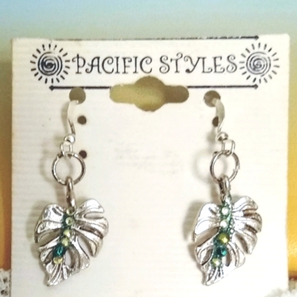 Hawaiian Monstera Leaf Earrings (Cross-posted)